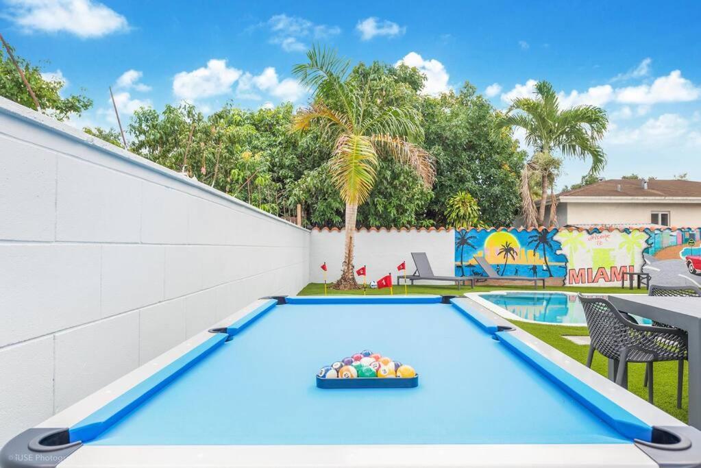 Сasa de vacaciones 6br Ultimate Retreat Pool, Sports Court & Bbq L10