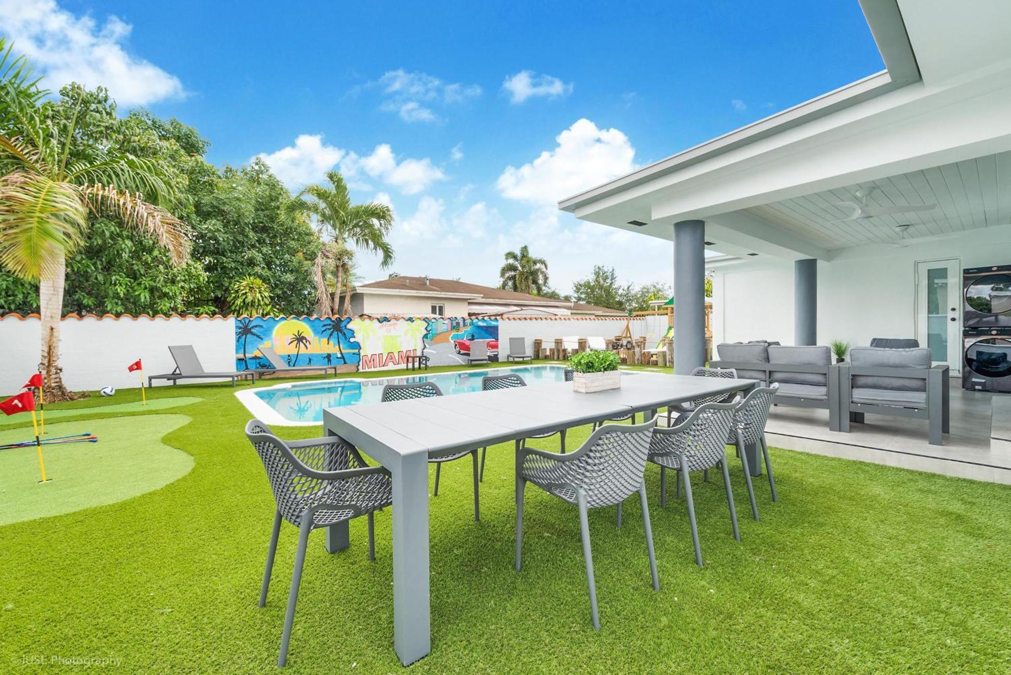 Сasa de vacaciones 6br Ultimate Retreat Pool, Sports Court & Bbq L10